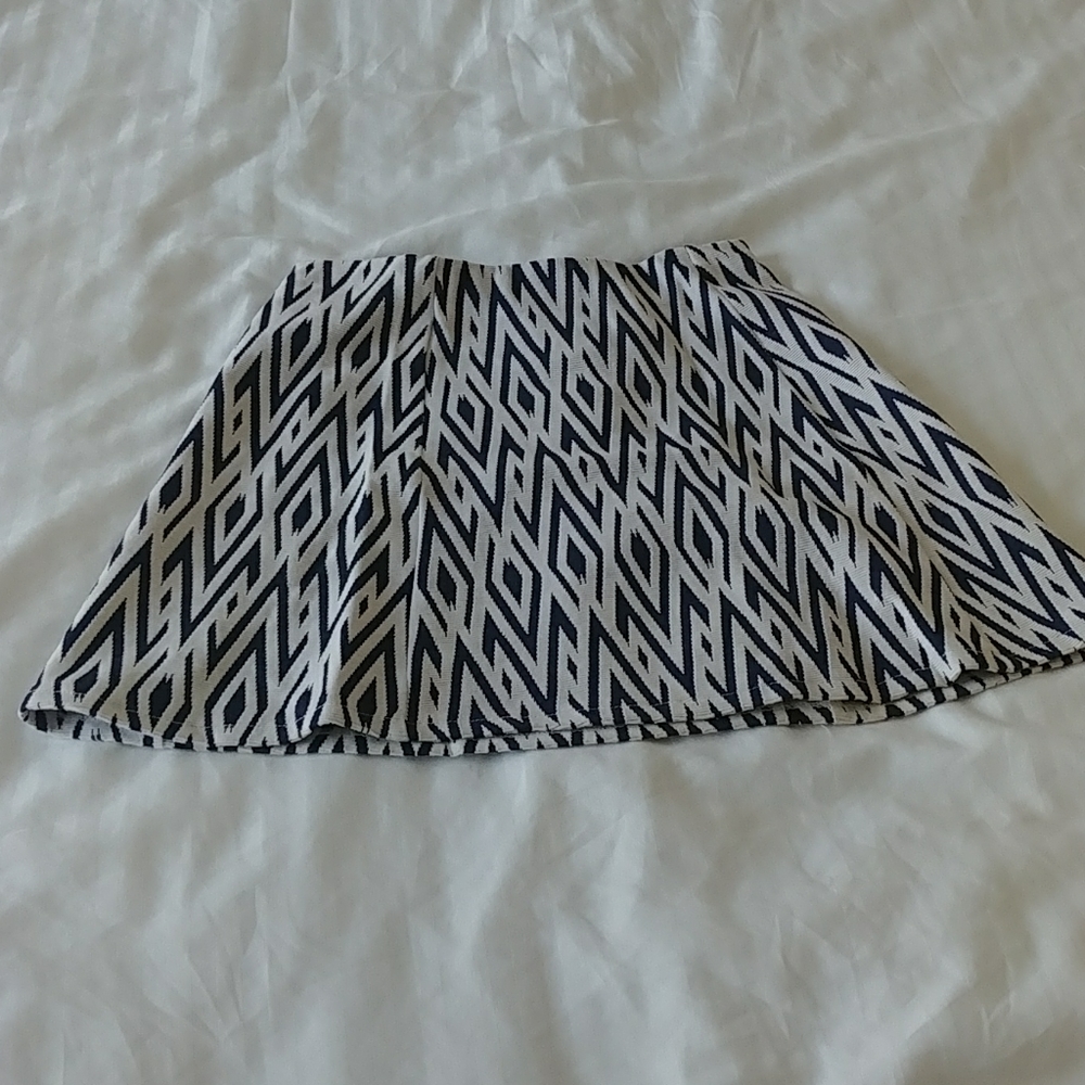 FREE ADD-ON zara skirt aztek navy/white small